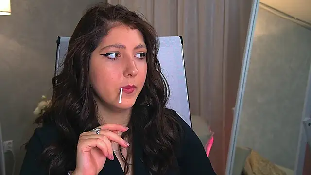 Mary Miiller online show from October 2025 09:39:02 AM