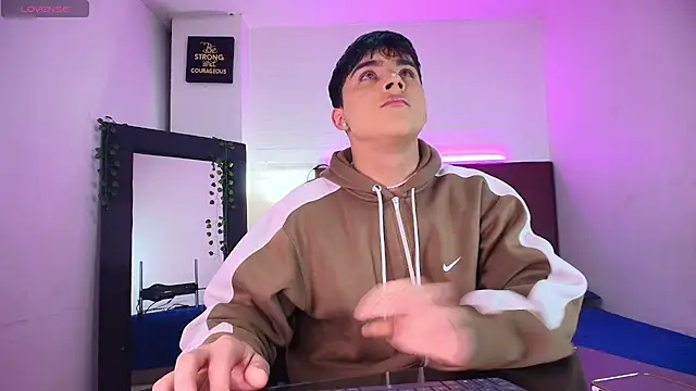 Lucass love online show from September 2025 01:49:01 PM