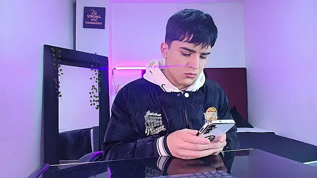 Lucass love online show from October 2025 01:33:02 PM