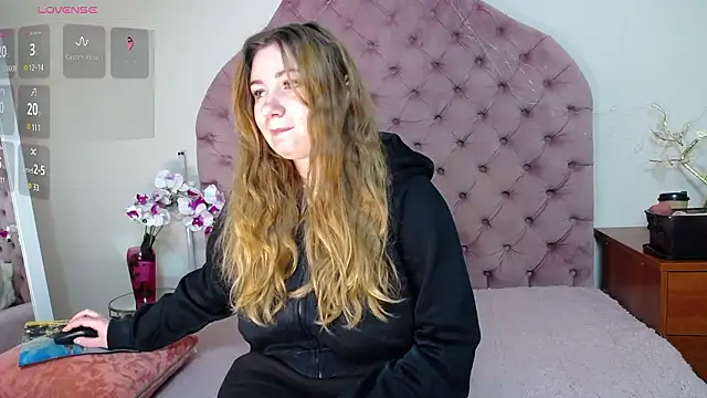 Snapshot of _Agata_ chatting on January 2026 07:01:02 AM Agata online show from January 2026 07:01:02 AM