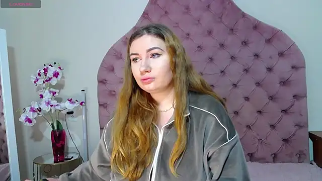 Snapshot of _Agata_ chatting on February 2026 08:18:02 AM Agata online show from February 2026 08:18:02 AM