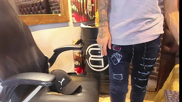 VinzenzRizzo online show from September 2025 04:27:02 AM