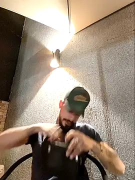 VinzenzRizzo online show from November 2025 02:45:02 AM