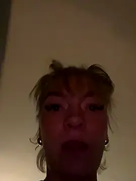 Snapshot of maj0lie chatting on October 2025 07:56:02 PM maj0lie online show from October 2025 07:56:02 PM