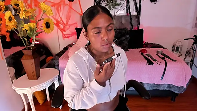 Lucie Harper online show from October 2025 08:08:02 PM