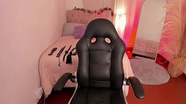 Lucie Harper online show from November 2025 08:30:02 PM