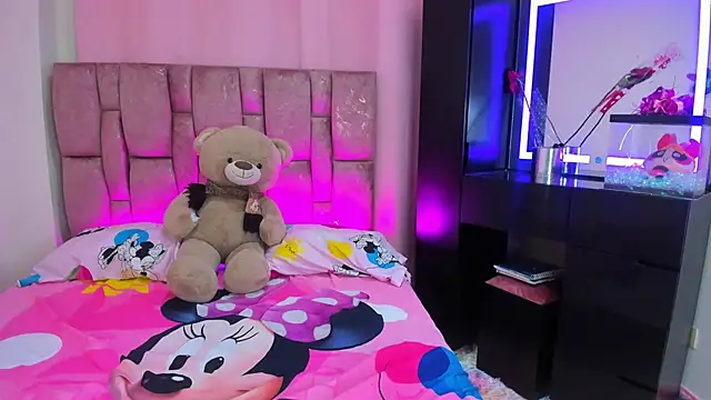 Sophie Janner online show from September 2025 05:43:02 AM