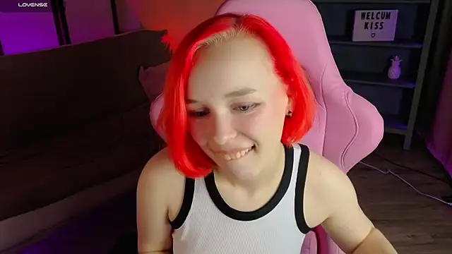 NaomiYoru online show from September 2025 08:24:02 PM