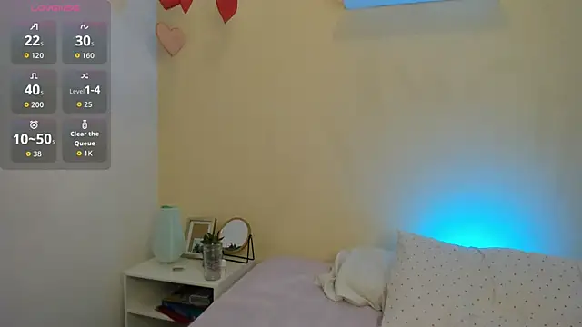 Katty  Rousse online show from September 2025 08:12:02 PM