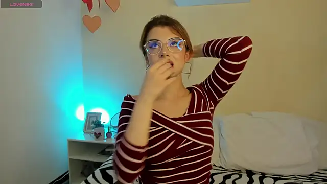 Katty  Rousse online show from October 2025 10:28:02 PM