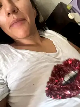 Snapshot of Huitaca_ chatting on October 2025 02:23:02 PM Huitaca  online show from October 2025 02:23:02 PM