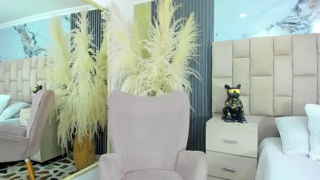 cloesummerr  online show from February 2026 12:47:02 PM