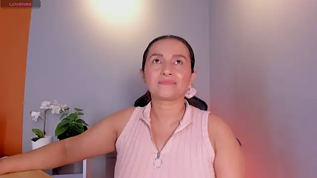 Zafiro  Brown online show from June 2026 07:30:02 PM