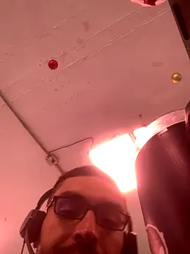 malek xarx  online show from December 2025 02:56:02 PM