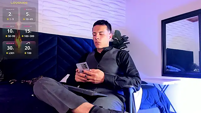 Snapshot of Dustin_Sonne chatting on October 2025 03:25:03 AM Dustin Sonne online show from October 2025 03:25:03 AM