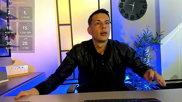 Snapshot of Dustin_Sonne chatting on October 2025 03:48:01 AM Dustin Sonne online show from October 2025 03:48:01 AM