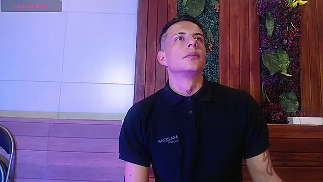 Snapshot of Dustin_Sonne chatting on October 2025 04:20:02 AM Dustin Sonne online show from October 2025 04:20:02 AM