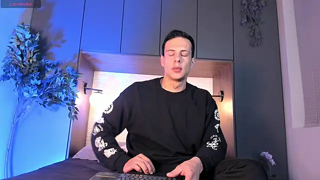 Snapshot of Dustin_Sonne chatting on November 2025 03:39:02 AM Dustin Sonne online show from November 2025 03:39:02 AM