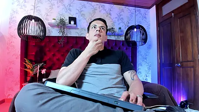 Snapshot of Dustin_Sonne chatting on May 2026 03:55:02 AM Dustin Sonne online show from May 2026 03:55:02 AM
