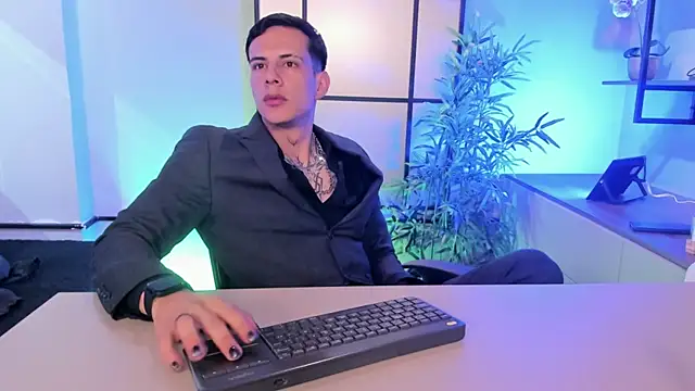 Snapshot of Dustin_Sonne chatting on June 2026 03:32:02 AM Dustin Sonne online show from June 2026 03:32:02 AM