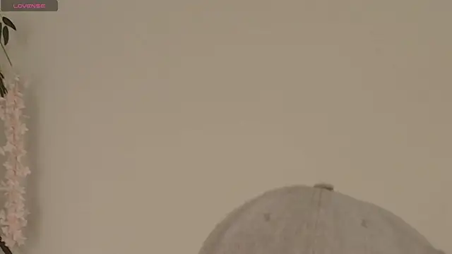 Snapshot of Aleecandrews chatting on November 2025 09:26:02 PM Aleecandrews online show from November 2025 09:26:02 PM