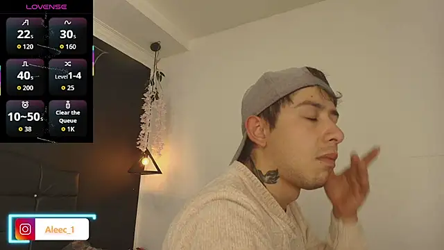 Snapshot of Aleecandrews chatting on December 2025 07:09:01 PM Aleecandrews online show from December 2025 07:09:01 PM