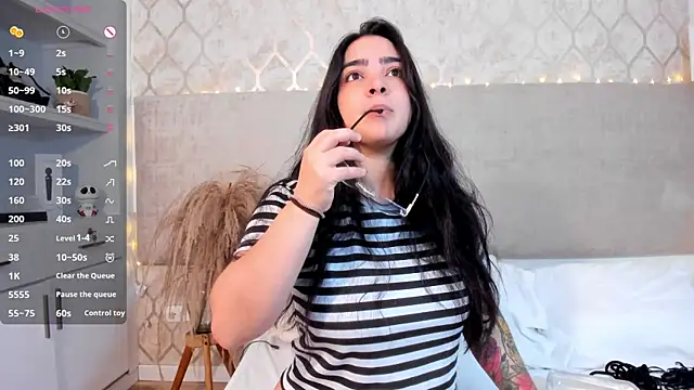 Snapshot of KamilaBetancourt chatting on October 2025 12:50:02 PM KamilaBetancourt online show from October 2025 12:50:02 PM