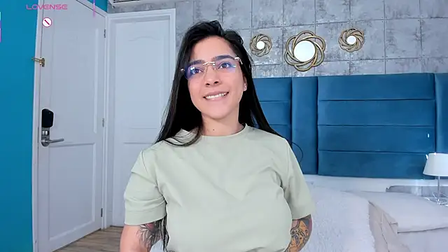 Snapshot of KamilaBetancourt chatting on May 2026 01:27:02 PM KamilaBetancourt online show from May 2026 01:27:02 PM