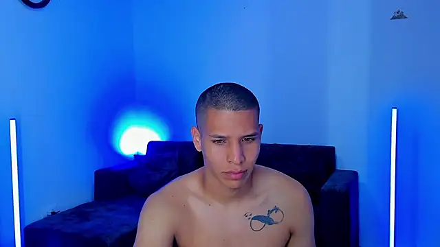 Latin Boyss  online show from October 2025 06:39:01 PM