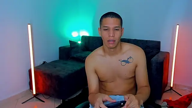 Latin Boyss  online show from October 2025 06:51:01 PM