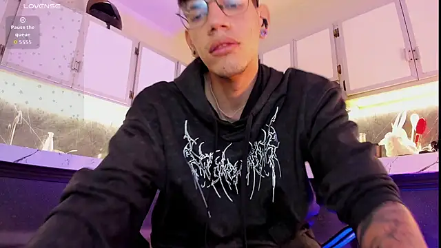 david huge online show from December 2025 01:27:01 PM