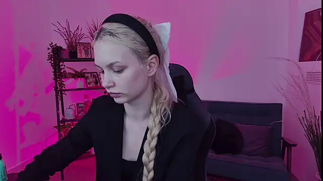 AvaDaviis online show from September 2025 07:19:01 AM