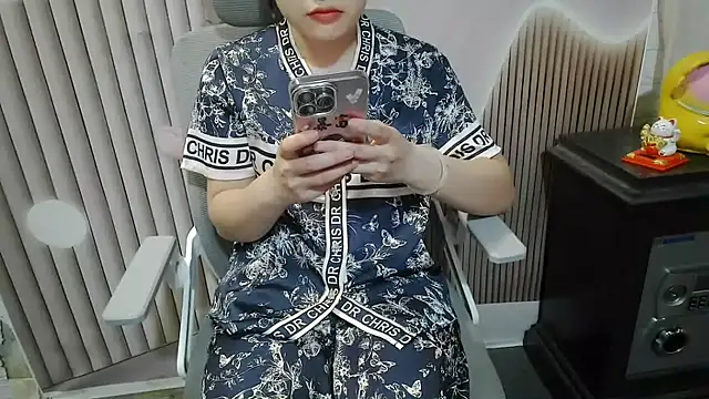 Snapshot of Emachiii chatting on September 2025 12:47:02 AM Emachiii online show from September 2025 12:47:02 AM