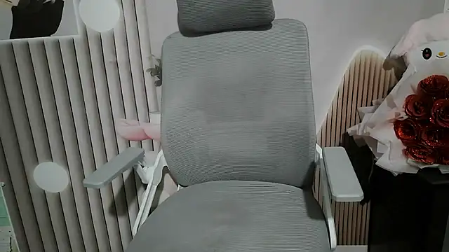 Emachiii online show from December 2025 01:03:02 AM