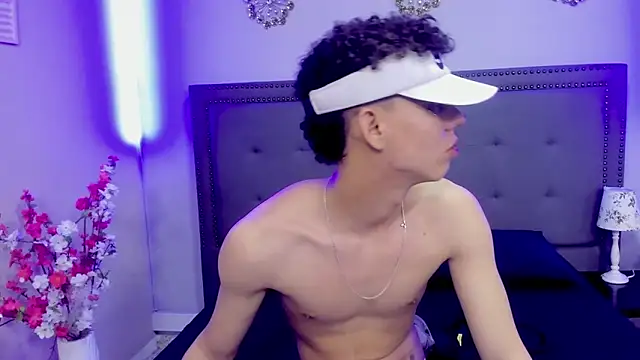 Snapshot of JoseLucian chatting on November 2025 01:47:01 AM JoseLucian online show from November 2025 01:47:01 AM