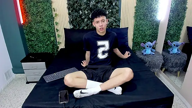 Snapshot of JoseLucian chatting on November 2025 08:18:01 PM JoseLucian online show from November 2025 08:18:01 PM