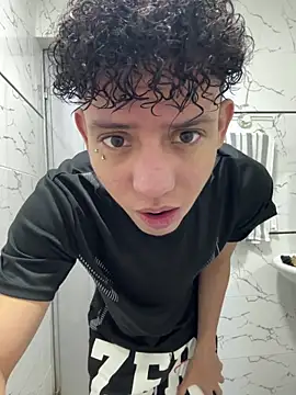 JoseLucian online show from December 2025 09:41:02 PM