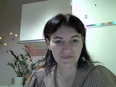 Krystal 82 online show from October 2025 07:45:01 PM