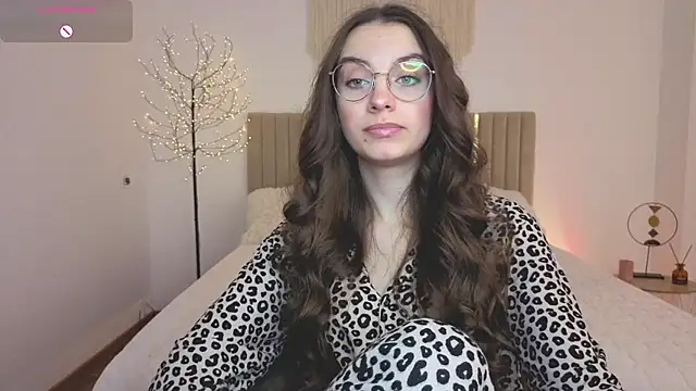 Snapshot of Real_cutie1 chatting on April 2026 01:41:02 PM Real cutie1 online show from April 2026 01:41:02 PM