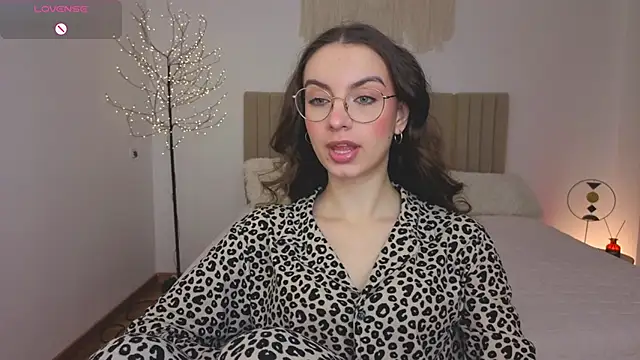 Snapshot of Real_cutie1 chatting on May 2026 01:05:01 PM Real cutie1 online show from May 2026 01:05:01 PM