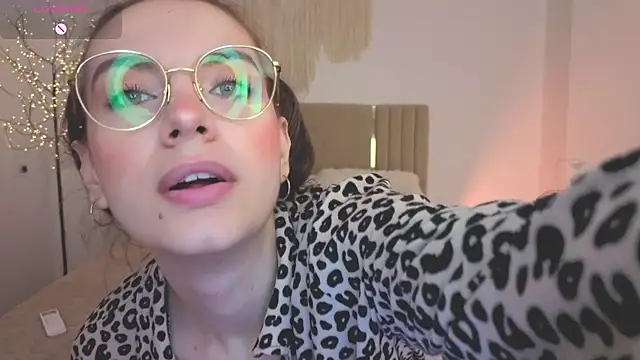 Snapshot of Real_cutie1 chatting on May 2026 12:46:01 PM Real cutie1 online show from May 2026 12:46:01 PM