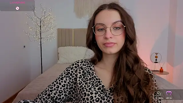 Snapshot of Real_cutie1 chatting on May 2026 01:40:01 PM Real cutie1 online show from May 2026 01:40:01 PM