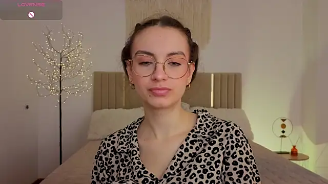 Snapshot of Real_cutie1 chatting on May 2026 12:45:02 PM Real cutie1 online show from May 2026 12:45:02 PM