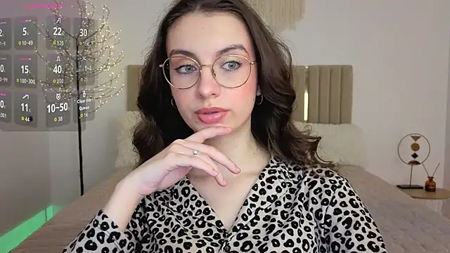 Snapshot of Real_cutie1 chatting on June 2026 12:44:02 PM Real cutie1 online show from June 2026 12:44:02 PM