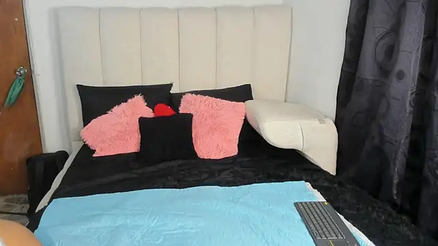 lanastone86 online show from June 2026 12:52:02 PM