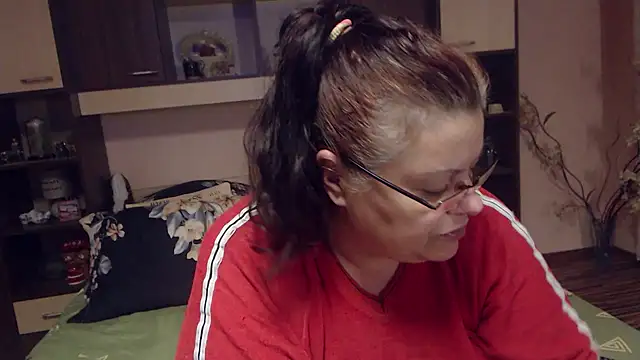 Snapshot of Claudia_71love chatting on October 2025 07:11:01 PM Claudia 71love online show from October 2025 07:11:01 PM