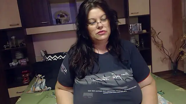 Snapshot of Claudia_71love chatting on October 2025 09:33:01 PM Claudia 71love online show from October 2025 09:33:01 PM