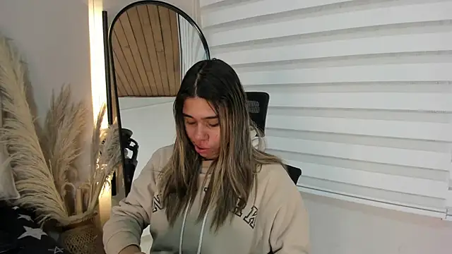 Snapshot of Rachell_criss chatting on October 2025 04:05:02 AM Rachell criss online show from October 2025 04:05:02 AM