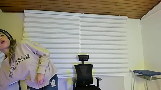 Snapshot of Rachell_criss chatting on November 2025 03:38:01 AM Rachell criss online show from November 2025 03:38:01 AM