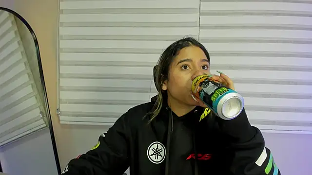 Snapshot of Rachell_criss chatting on November 2025 03:59:02 AM Rachell criss online show from November 2025 03:59:02 AM